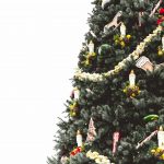 großer, beschmückter Weihnachtsbaum